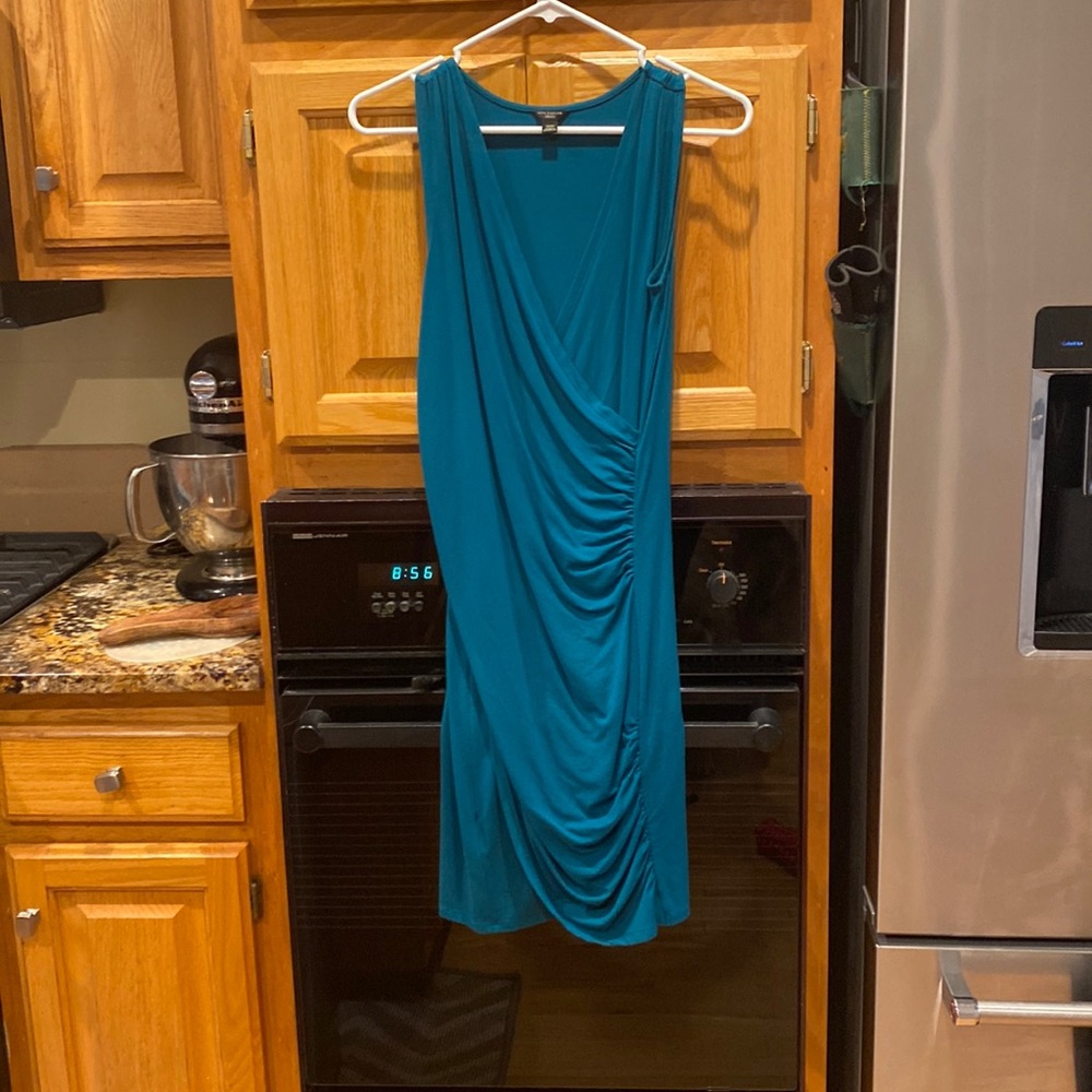 Womens Ann Taylor fitted dress, very flattering, size XSP FITS LIKE A 4